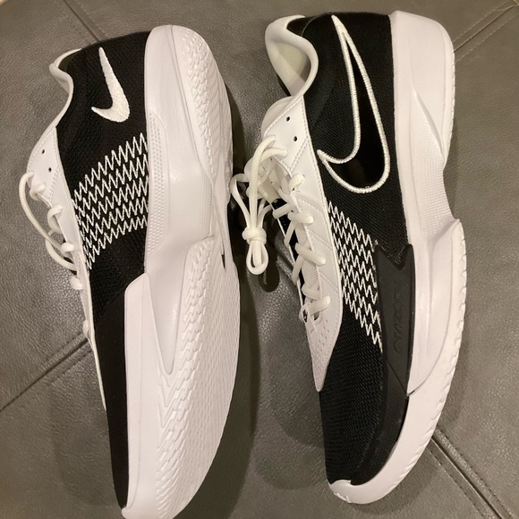 NWOT Nike Men's Black and White Air Zoom G.T. Cut Academy Athletic Shoes - Picture 1 of 8